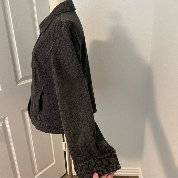 CHICO's Black Denim Animal Floral Print Vintage Jean Jacket Size M - Picture 3 of 12